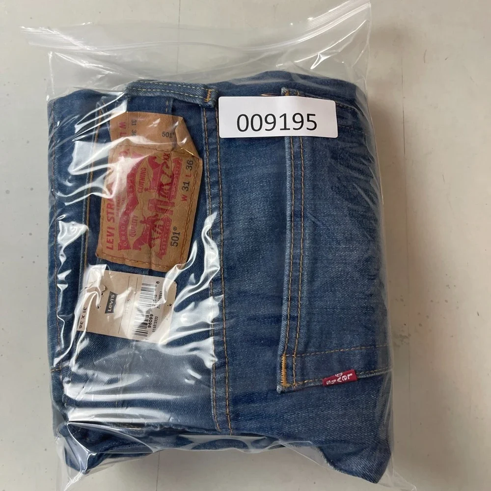 Levis 501 Jeans Mens 31x36 Blue Original Straight Button Fly Medium Wash Denim